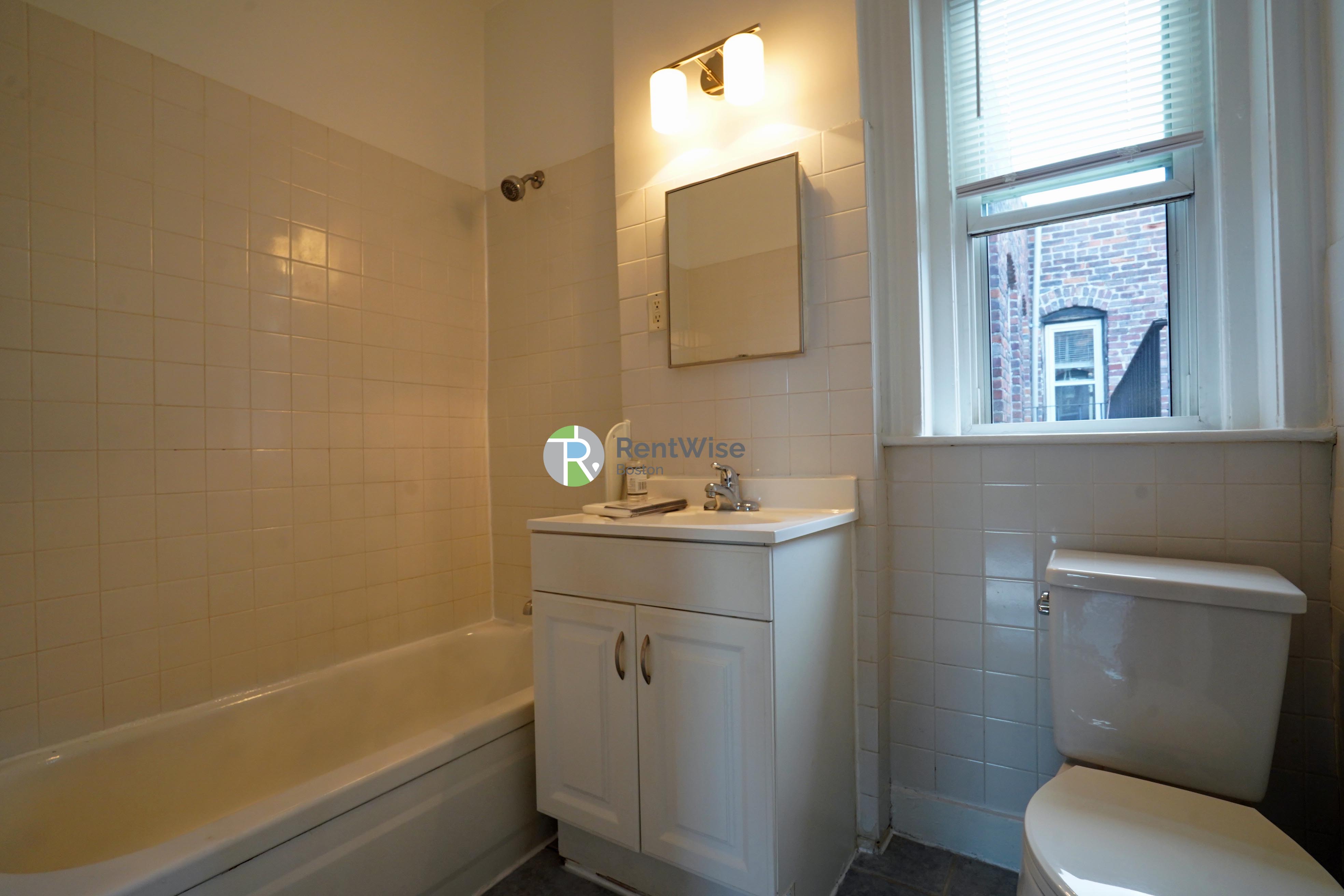 Photo of 1302 Commonwealth Ave