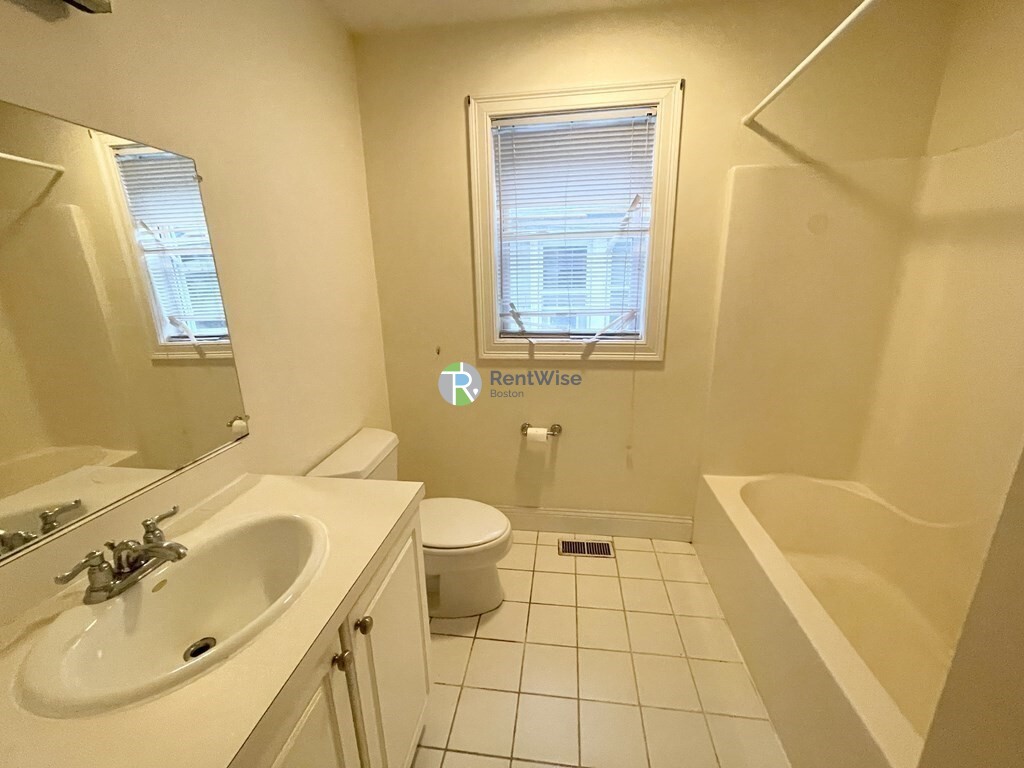 Photo of 128 Hillside St