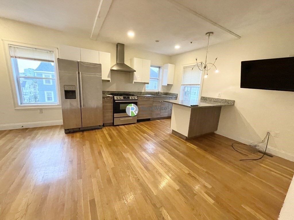 Photo of 128 Hillside St
